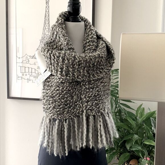 🧶Wool Blend Scarf Unisex Grey and White - Picture 2 of 8